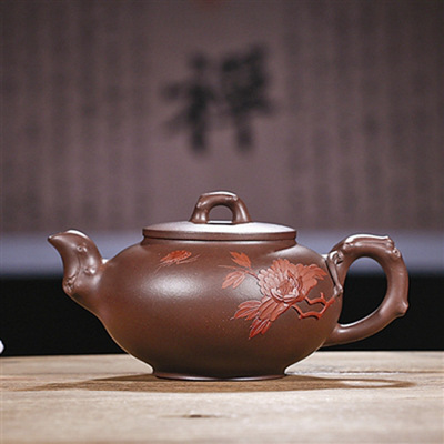 琢砂成玉秀于壺——記助理工藝美術師周玉秀的紫砂藝術